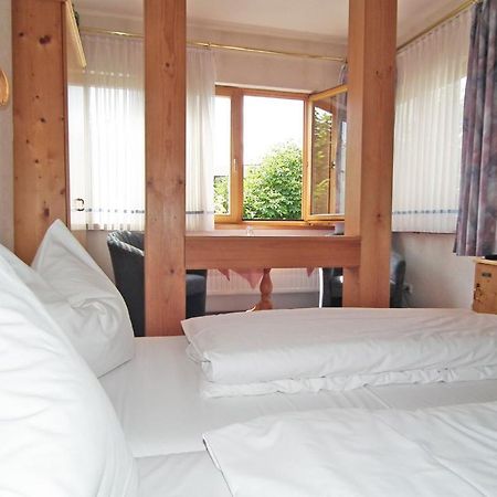 Gasthaus & Hotel Zur Linde Friedrichroda Oda fotoğraf